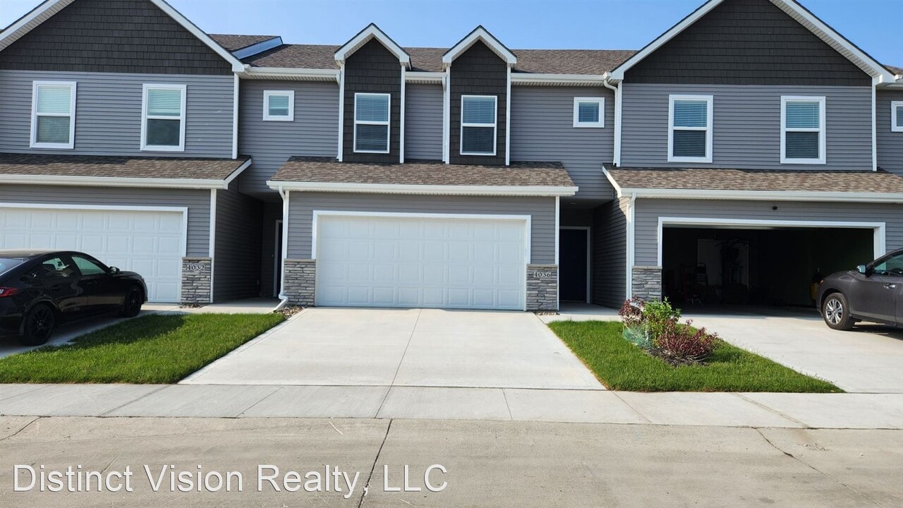 208 NE Woods Ln Photo