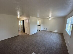 3719 Hawthorne Ave NE in Salem, OR - Building Photo - Building Photo