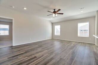 3308 E Ricky Dr in Siloam Springs, AR - Building Photo - Building Photo