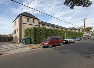 Carlton Way Apartments in Los Angeles, CA - Building Photo - Building Photo