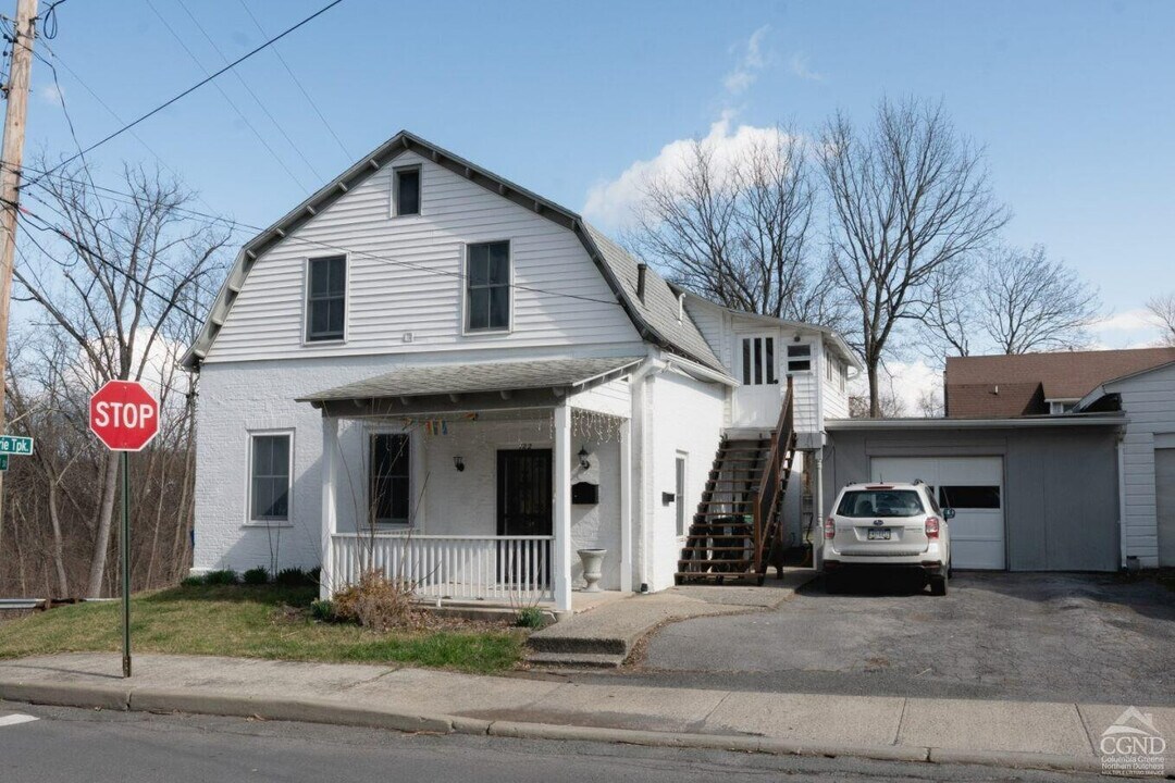 122 2nd St in Athens, NY - Building Photo