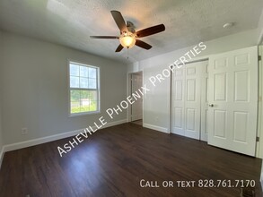 28 Iris St in Asheville, NC - Building Photo - Building Photo