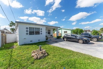 3841 SW 91 Ave in Miami, FL - Building Photo - Building Photo