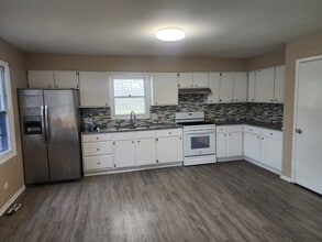 1325 N Glenview Ct in Round Lake Beach, IL - Building Photo - Building Photo