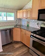 10 Oakwood Drive in Howell, NJ - Building Photo - Building Photo