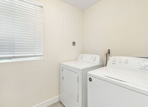 2435 Lancaster Ave in Los Angeles, CA - Building Photo - Building Photo