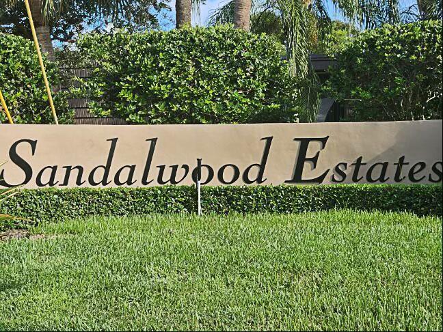 1011 10th Ct in Palm Beach Gardens, FL - Foto de edificio - Building Photo