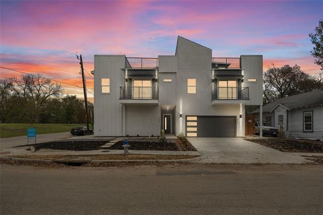 property at 402 S Henderson Ave