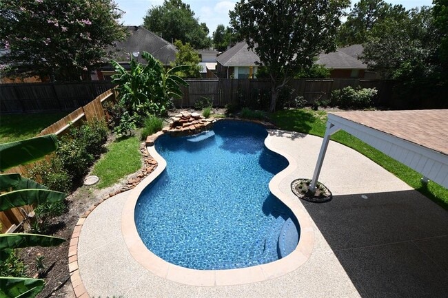 22510 Holly Lake Dr
