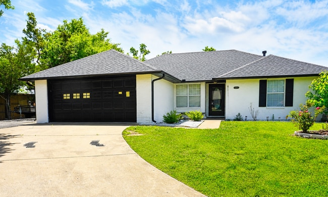 2710 W Parkwood Dr in Rogers, AR - Building Photo - Building Photo