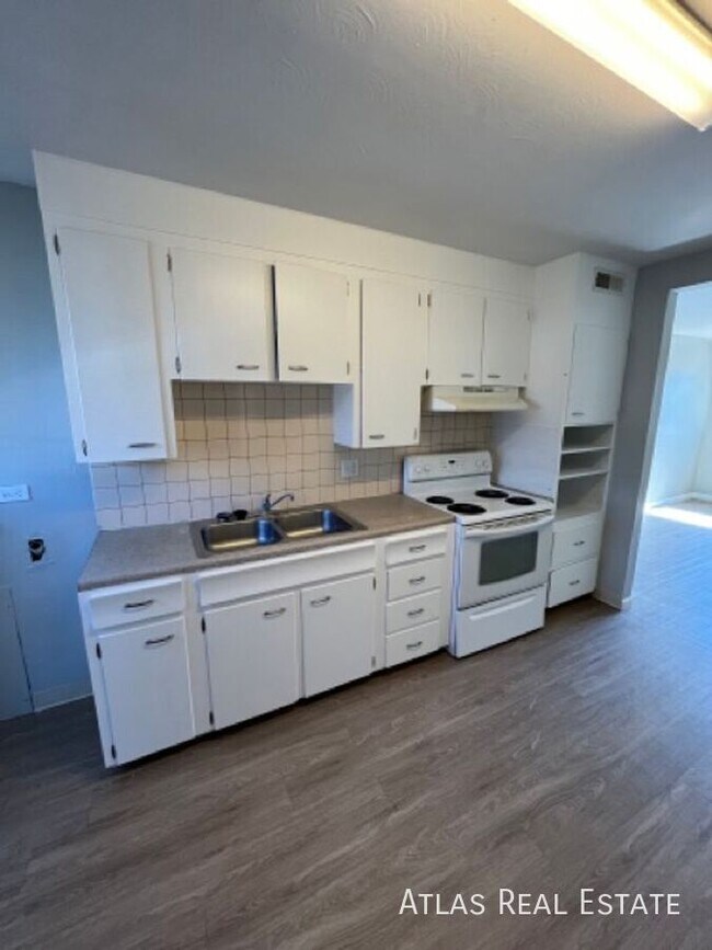 property at 5430 W 3rd Pl