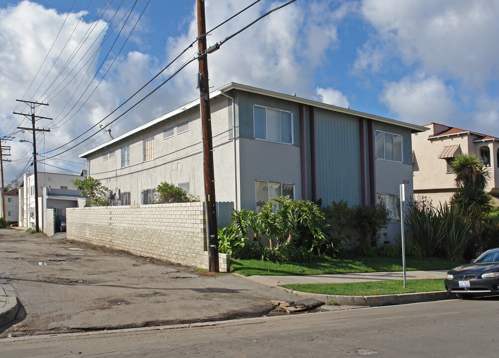 313 N Genesee Ave in Los Angeles, CA - Foto de edificio