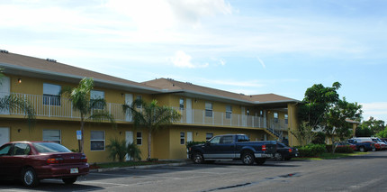 Hemingway Condominium Association in Fort Pierce, FL - Building Photo - Building Photo