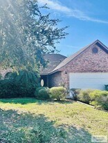 15 Valles Ct in Brownsville, TX - Building Photo