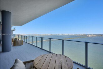 700 NE 24th St in Miami, FL - Building Photo - Building Photo