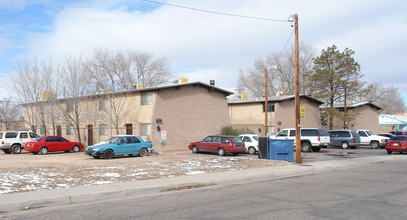 Sunrise Villa Apartments in Albuquerque, NM - Building Photo - Building Photo