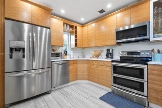 201 NE 16th Ct in Fort Lauderdale, FL - Building Photo - Building Photo