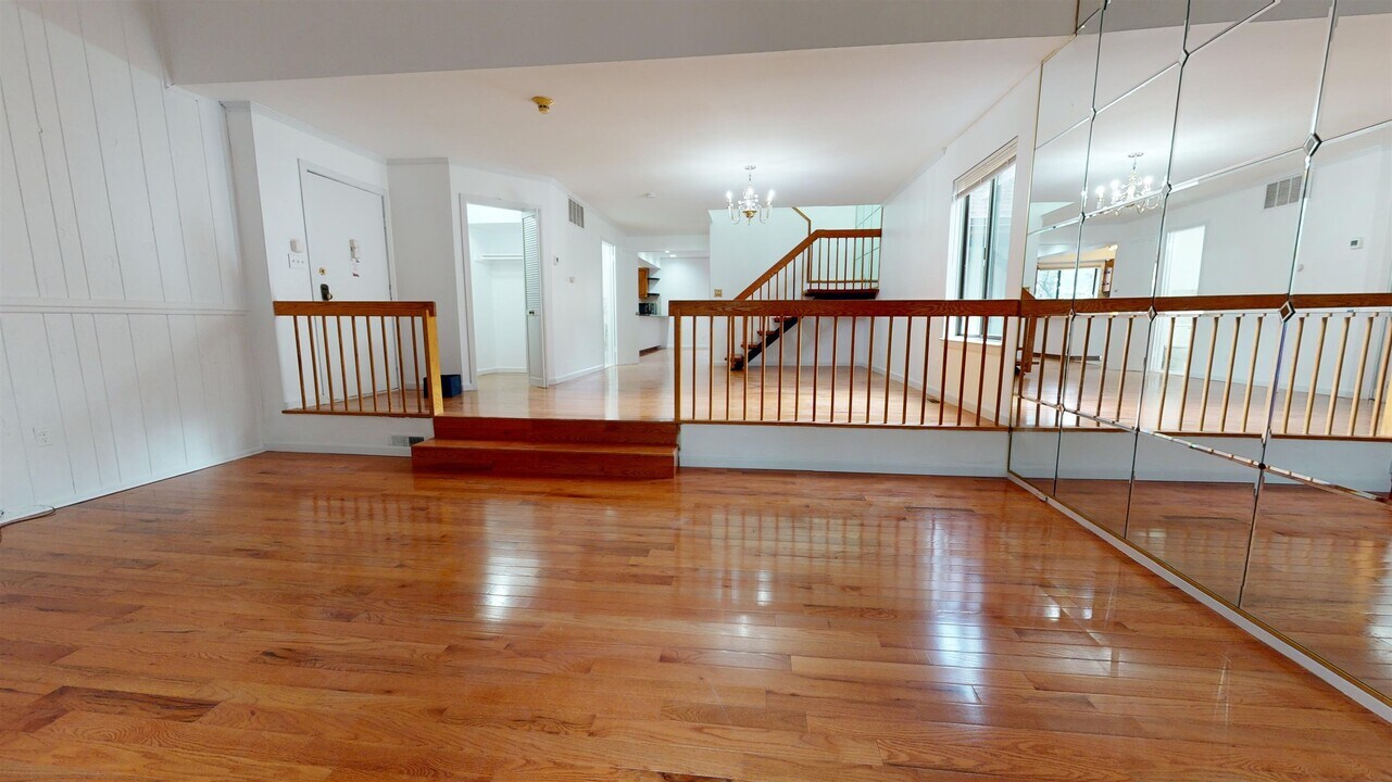 602 Sanderling Ct in Secaucus, NJ - Building Photo