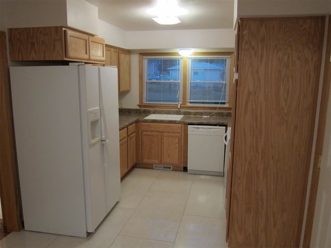 2008 Fairview Dr in Cedar Falls, IA - Building Photo - Building Photo