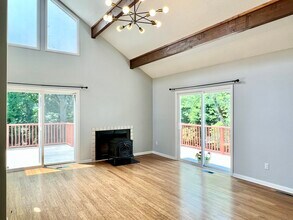 345 S Main St in West Hartford, CT - Building Photo - Building Photo