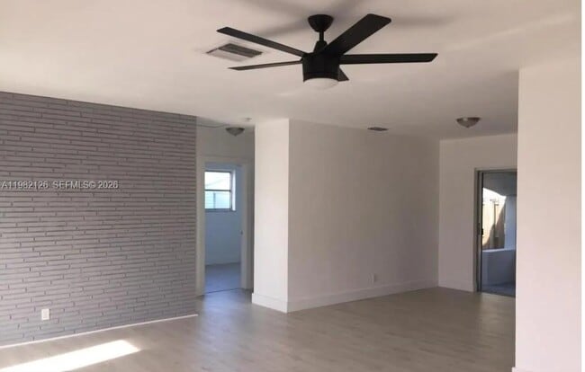 320 SW 7th Ct in Hallandale Beach, FL - Building Photo - Building Photo