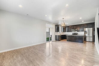 929 W Stonehaven Dr in North Salt Lake, UT - Building Photo - Building Photo