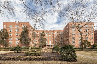 7715 113th St in Forest Hills, NY - Building Photo - Building Photo