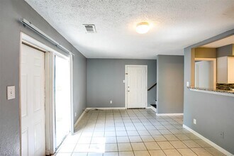 2215 Mission Hill Dr in Austin, TX - Building Photo - Building Photo