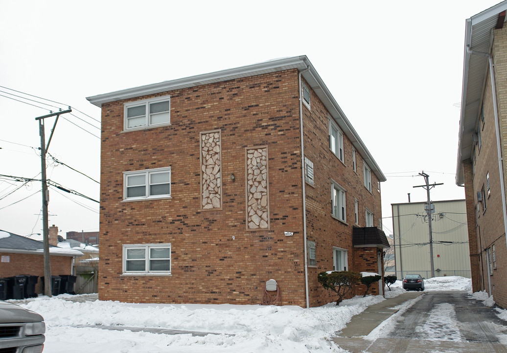 6015 W 64th Pl in Chicago, IL - Building Photo