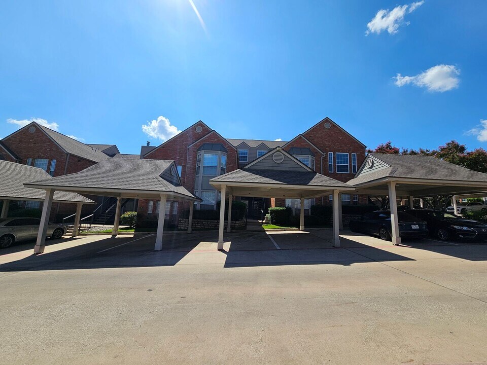 12660 Hillcrest Rd in Dallas, TX - Building Photo