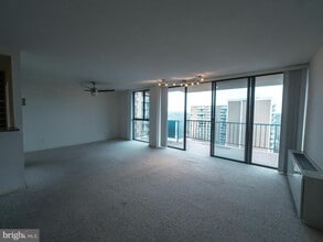 6100 Westchester Park Dr in College Park, MD - Building Photo - Building Photo