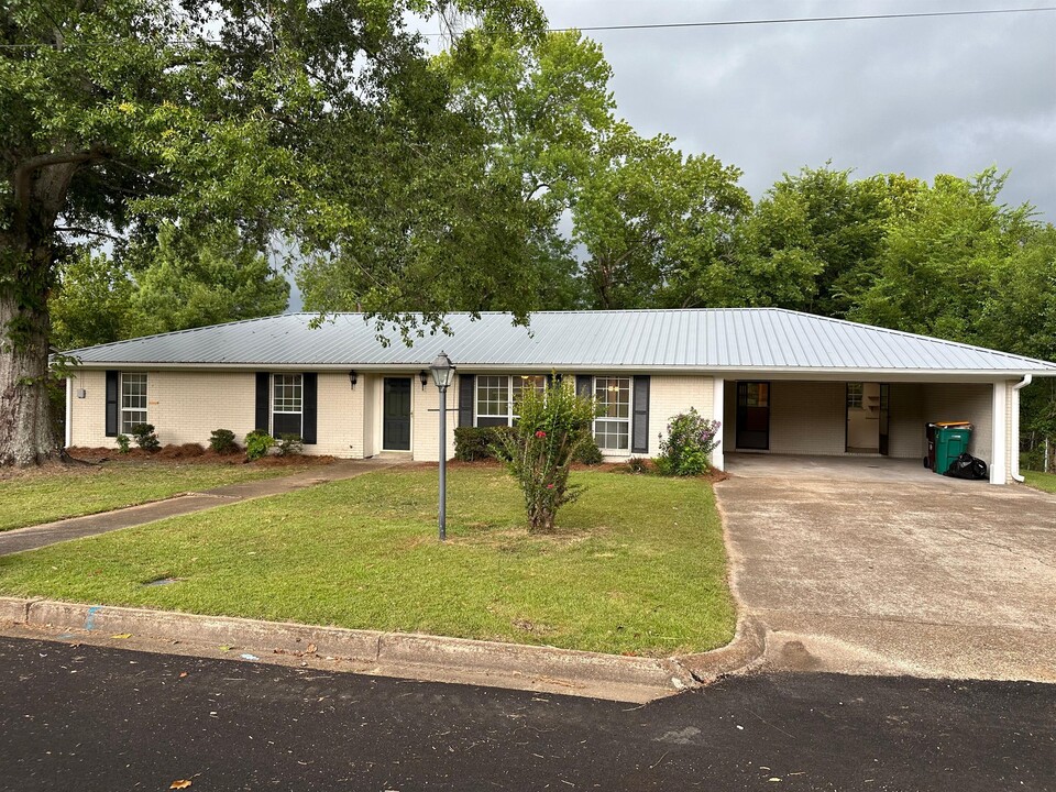 2510 Ewell Ave in Tupelo, MS - Building Photo