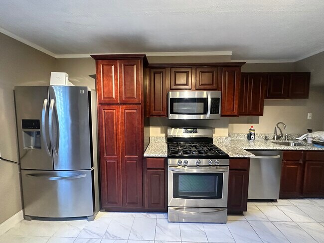 20 Linden St, Unit 1 in Somerville, MA - Building Photo - Building Photo