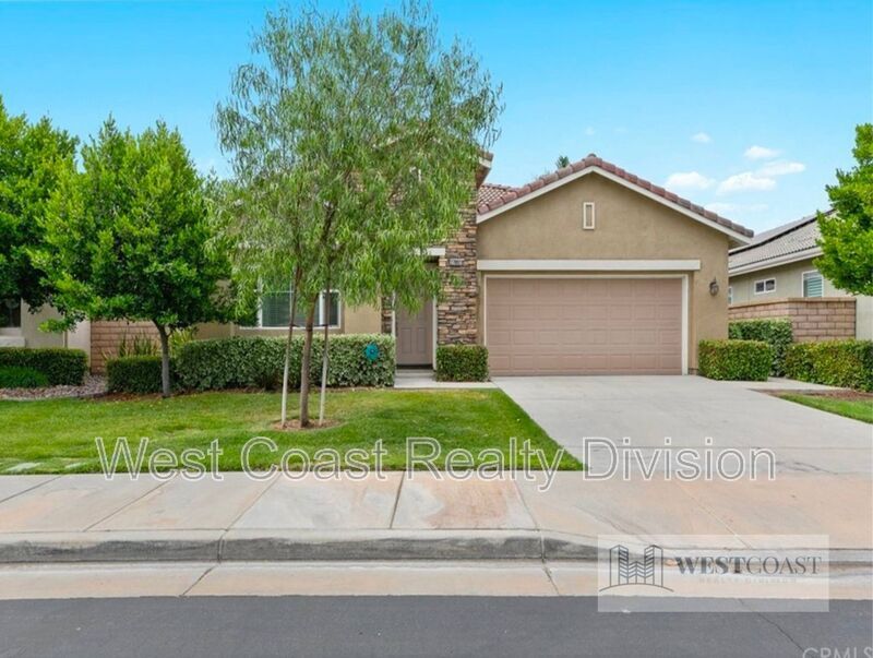 27892 Whisperwood Dr in Menifee, CA - Foto de edificio