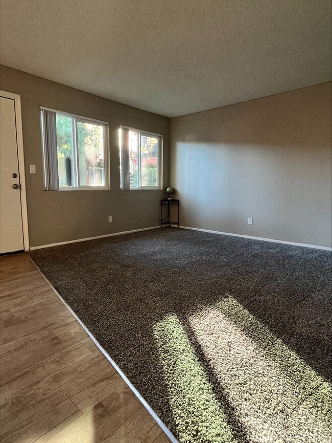 Kirby Gardens Apartments in Hemet, CA - Foto de edificio - Building Photo