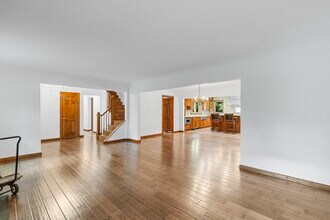 190 E Rocks Rd in Norwalk, CT - Building Photo - Building Photo