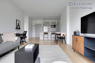 808 W Van Buren St in Chicago, IL - Foto de edificio - Building Photo
