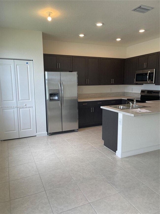 20588 NE 5th Pl in Miami, FL - Building Photo - Building Photo