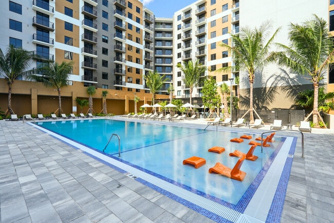 Metro Parc in Hialeah, FL - Building Photo - Building Photo