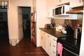 8 Casci Ave in Toronto, ON - Building Photo - Building Photo