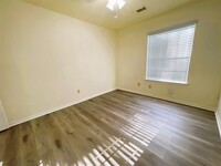 107 S Village Knoll Cir in Spring, TX - Building Photo - Building Photo