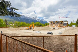 Rundle Park in Canmore, AB - Building Photo