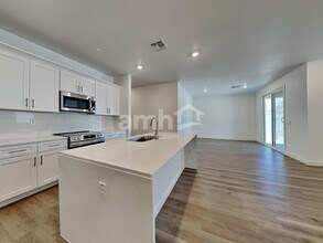 20177 W Thomas Rd in Buckeye, AZ - Foto de edificio - Building Photo