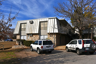 Huntington Place Apartments in Norman, OK - Building Photo - Building Photo