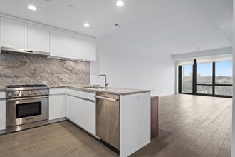 320 ADOLPHUS Ave in Cliffside Park, NJ - Building Photo - Building Photo