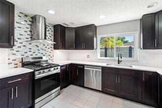 6070 Denver St NE in St. Petersburg, FL - Building Photo - Building Photo