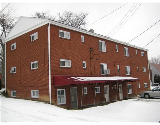 512 S 5th St in Youngwood, PA - Foto de edificio - Building Photo