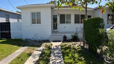 2800 SW 25th St in Miami, FL - Building Photo - Building Photo