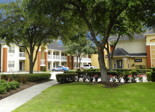 13223 Champions Centre Dr in Houston, TX - Building Photo