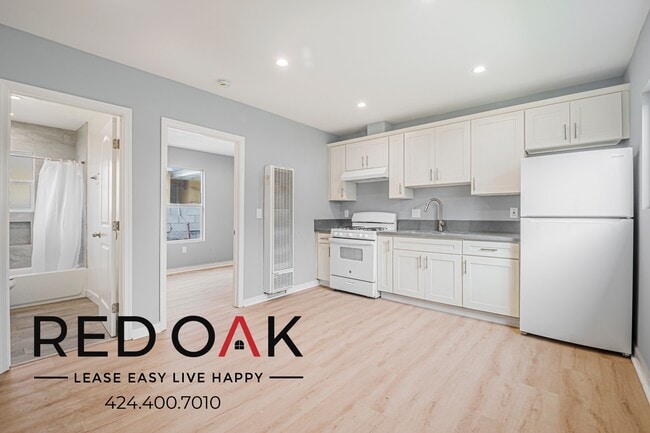 property at 923 W 75th St